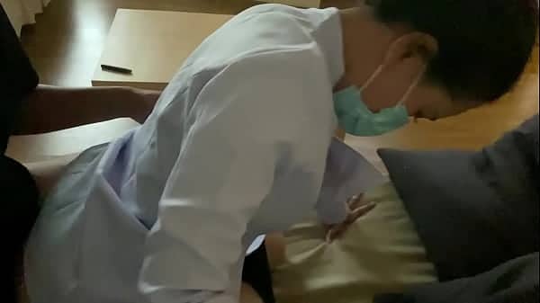 หนังโป๊ไทย พารุ่นน้องมาเย็ดในป่า ยืมเงินแล้วไม่คืนต้องจ่ายดอกถอดหลังจ่าย ขับรถมาที่มืดๆให้เพื่อนดูต้นทาง นั่งอมควยรุ่นพี่ก่อนโดนเย็ดหีแอบเย็ดในป่ามืดๆทั้งกลัวทั้งเสียวหี